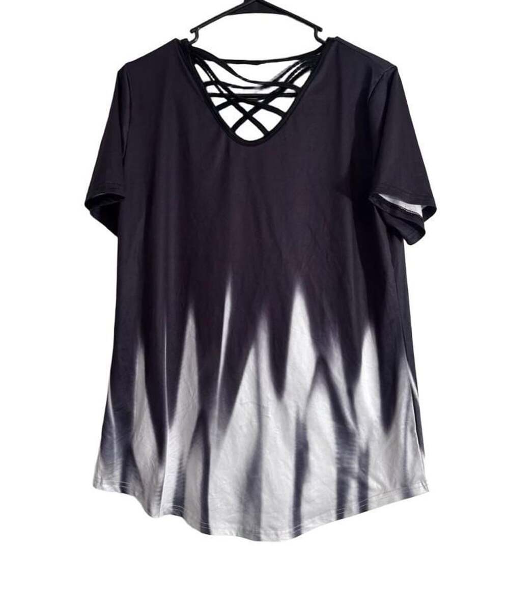 Womens Gradient Print Criss Cross Front V-Neck Short Sleeve Casual Top